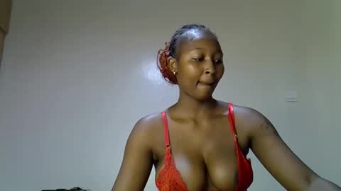 Snapshot of coco_babyy chatting on 26, 11, 2025 bella online show from 26, 11, 2025