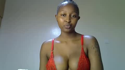 Snapshot of coco_babyy chatting on 26, 11, 2025 bella online show from 26, 11, 2025