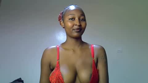 Snapshot of coco_babyy chatting on 4, 12, 2025 bella online show from 4, 12, 2025