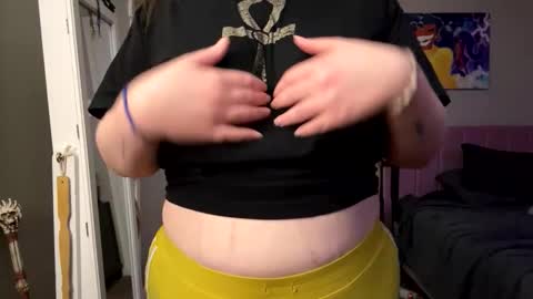 Snapshot of codieraye chatting on 15, 1, 2026 TheGoddessCodie online show from 15, 1, 2026