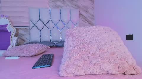 Snapshot of colett_hall chatting on 18, 7, 2026 colett online show from 18, 7, 2026