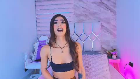 Snapshot of colett_hall chatting on 25, 7, 2026 colett online show from 25, 7, 2026