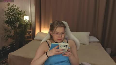 Collen Mon Tue Wed Thu Fri GMT 3 0300am - 0900am  online show from 8, 4, 2026