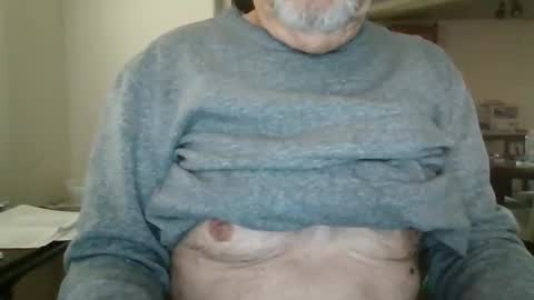 Snapshot of comeonmymouth chatting on 19, 4, 2026 comeonmymouth online show from 19, 4, 2026