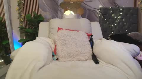 Snapshot of concubine_princess chatting on 6, 5, 2026 Ariane... online show from 6, 5, 2026