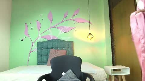 Snapshot of connie_bell chatting on 14, 2, 2025 C O N N I E online show from 14, 2, 2025