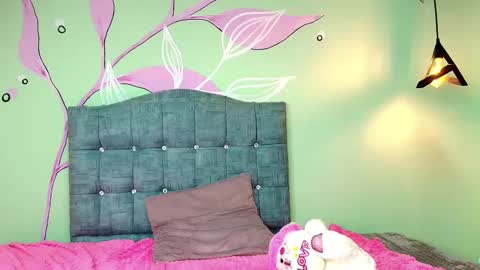 Snapshot of connie_bell chatting on 4, 3, 2025 C O N N I E online show from 4, 3, 2025