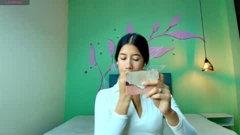 Snapshot of connie_bell chatting on 19, 10, 2025 C O N N I E online show from 19, 10, 2025