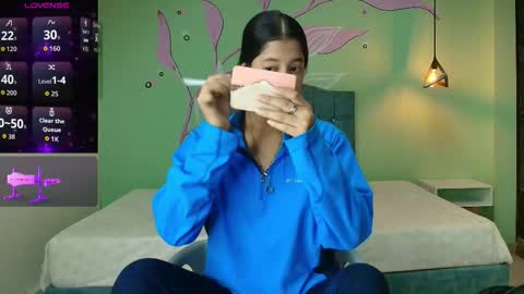 Snapshot of connie_bell chatting on 13, 11, 2025 C O N N I E online show from 13, 11, 2025