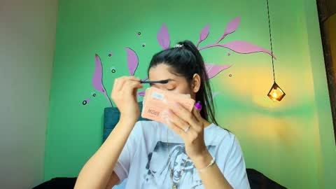 Snapshot of connie_bell chatting on 28, 11, 2025 C O N N I E online show from 28, 11, 2025