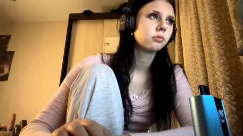 Snapshot of constancefeusier chatting on 2, 12, 2025 Isabella online show from 2, 12, 2025