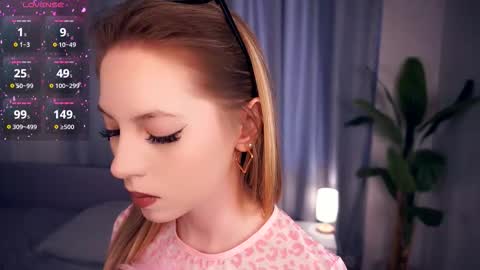 Hello im Sofia Welcme to my room .More hugs and kiss for you online show from 17, 9, 2025