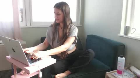 ANR Mommy online show from 3, 12, 2025