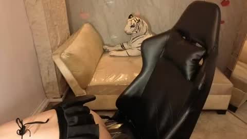 Snapshot of cony_curly_b chatting on 18, 7, 2026 Online 2200 - 0600 online show from 18, 7, 2026