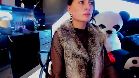 Coral  online show from 1, 2, 2025