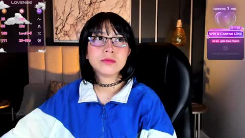 Coral Stefani online show from 2, 12, 2024