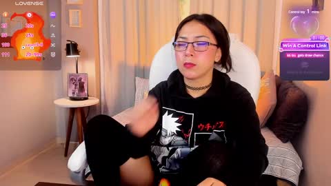 Coral Stefani online show from 5, 12, 2024