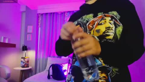 Coral Stefani online show from 20, 1, 2025