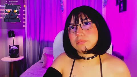 Coral Stefani online show from 25, 1, 2025