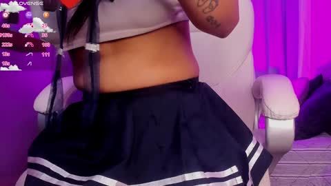 Coral Stefani online show from 4, 2, 2025