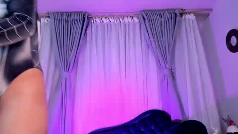 Coral Stefani online show from 11, 9, 2025