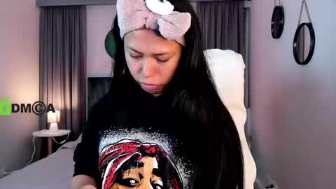 Coral Stefani online show from 3, 10, 2025