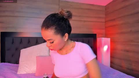 coralineross_ online show from 20, 12, 2025