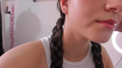 Coraline uwu     Bienvenidos al dulce mundo de Coraline    Hola amores soy Coraline  Una chica  tierna juguetona online show from 26, 11, 2025