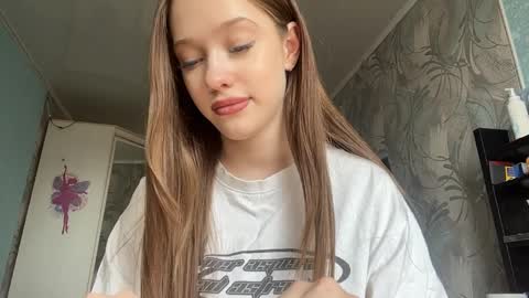 Snapshot of corinevanschoyck chatting on 1, 4, 2026 Bella 1st day here online show from 1, 4, 2026