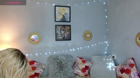 Snapshot of corinndupont chatting on 19, 1, 2026 CORINNDUPONT online show from 19, 1, 2026