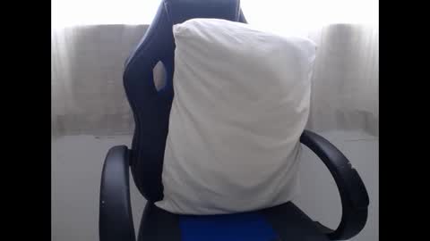 Snapshot of corolaxxl chatting on 16, 12, 2025 corolaxxl online show from 16, 12, 2025