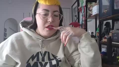 Snapshot of cosplaybruja305 chatting on 25, 7, 2026 Miss Mei online show from 25, 7, 2026