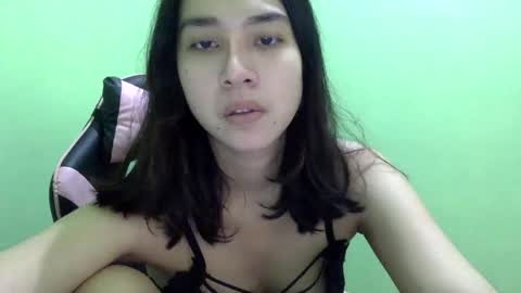 Snapshot of cottoncandygirl9898 chatting on 24, 4, 2026 Liz Gwyneth Charlota online show from 24, 4, 2026
