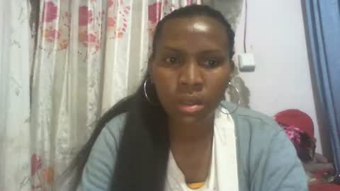 Snapshot of couleur_vanille chatting on 24, 12, 2024 couleur_vanille online show from 24, 12, 2024