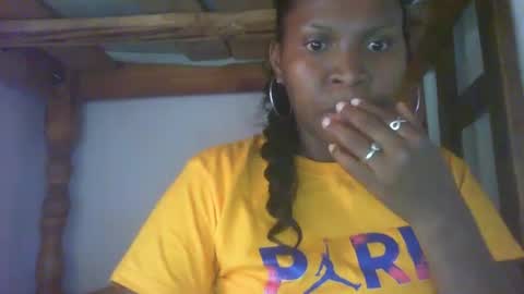 Snapshot of couleur_vanille chatting on 4, 2, 2025 couleur_vanille online show from 4, 2, 2025
