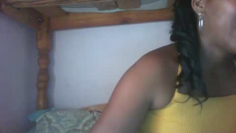 Snapshot of couleur_vanille chatting on 5, 2, 2025 couleur_vanille online show from 5, 2, 2025