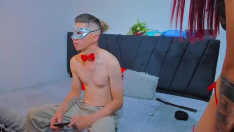 Snapshot of couple_2533 chatting on 31, 10, 2025 couple_2533 online show from 31, 10, 2025