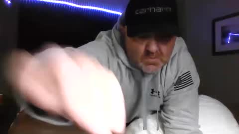 Snapshot of couple_pleaser1 chatting on 27, 9, 2025 Ieathairytacos online show from 27, 9, 2025