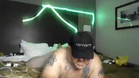 Snapshot of couple_pleaser1 chatting on 19, 10, 2025 Ieathairytacos online show from 19, 10, 2025