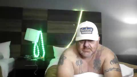 Snapshot of couple_pleaser1 chatting on 27, 11, 2025 Ieathairytacos online show from 27, 11, 2025