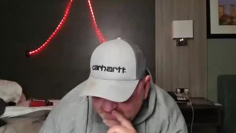 Snapshot of couple_pleaser1 chatting on 17, 12, 2025 Ieathairytacos online show from 17, 12, 2025