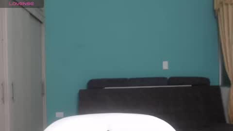  ALEJANDRO Y EMILY  online show from 8, 1, 2026