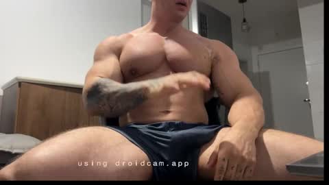 Snapshot of couplemuscle40 chatting on 1, 11, 2025 couplemuscle40 online show from 1, 11, 2025