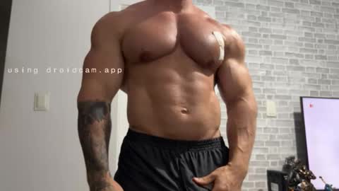 Snapshot of couplemuscle40 chatting on 1, 12, 2025 couplemuscle40 online show from 1, 12, 2025