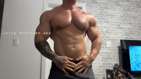Snapshot of couplemuscle40 chatting on 2, 12, 2025 couplemuscle40 online show from 2, 12, 2025