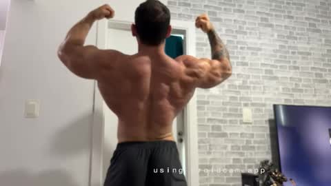 Snapshot of couplemuscle40 chatting on 4, 12, 2025 couplemuscle40 online show from 4, 12, 2025