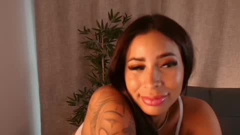 Snapshot of courtneyy_hill chatting on 27, 5, 2026 Courtney Hill online show from 27, 5, 2026
