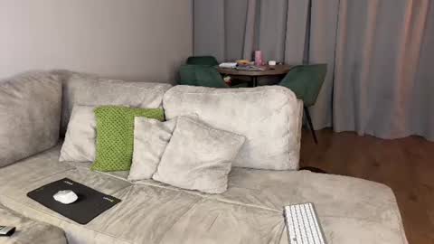 Snapshot of coverm chatting on 19, 6, 2026 CoverM online show from 19, 6, 2026