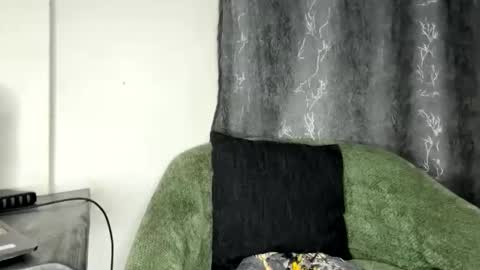 Snapshot of crave_meslowly chatting on 29, 4, 2026 Taliee online show from 29, 4, 2026