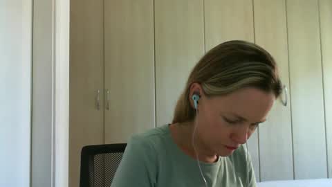 Anny online show from 17, 2, 2025